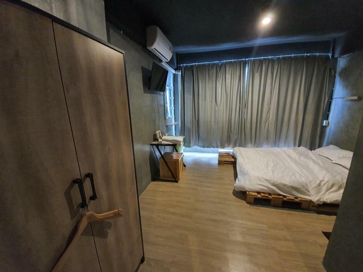 The Beds Ever Hostel (Adults Only) Bangkok Dış mekan fotoğraf